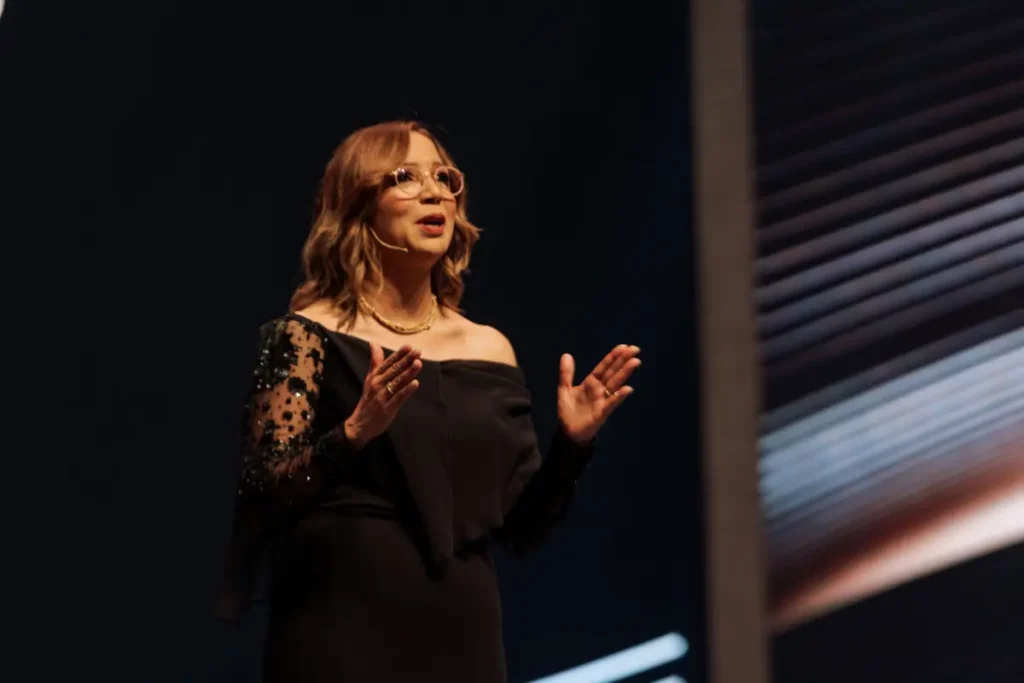 Josefina Navarro durante la premiación Mujeres que Cambian el Mundo